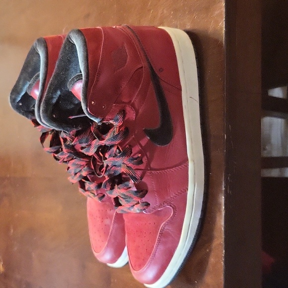 Air Jordan 1s - Picture 2 of 6